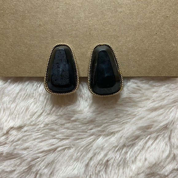 ❤️Black Tear Drop Shape Clip On Earrings - Picture 2 of 5